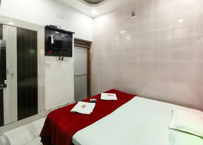 Bobby Premium Residency 350M From Jagannath Temple